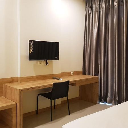 Oyo 90015 Platinum Guest House Medan Exterior photo