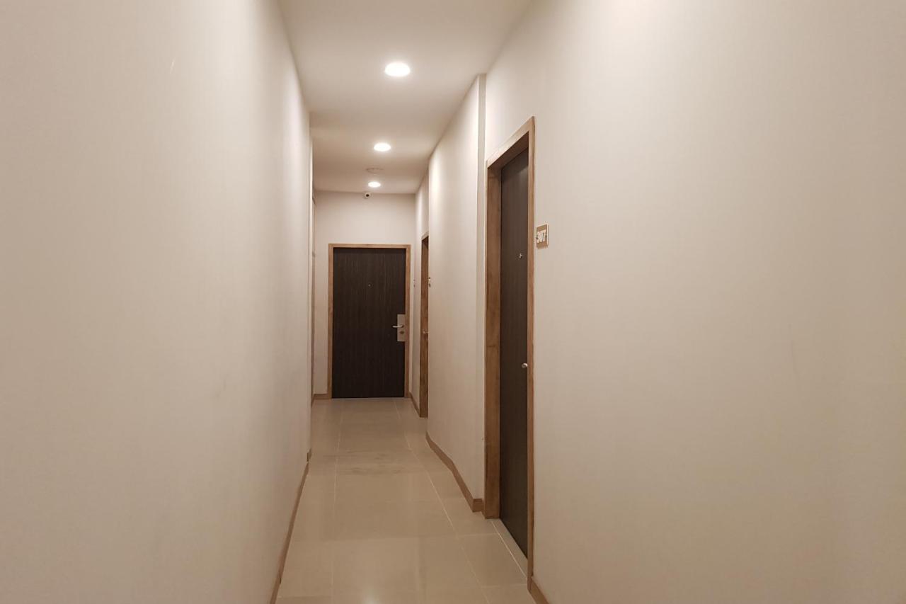 Oyo 90015 Platinum Guest House Medan Exterior photo