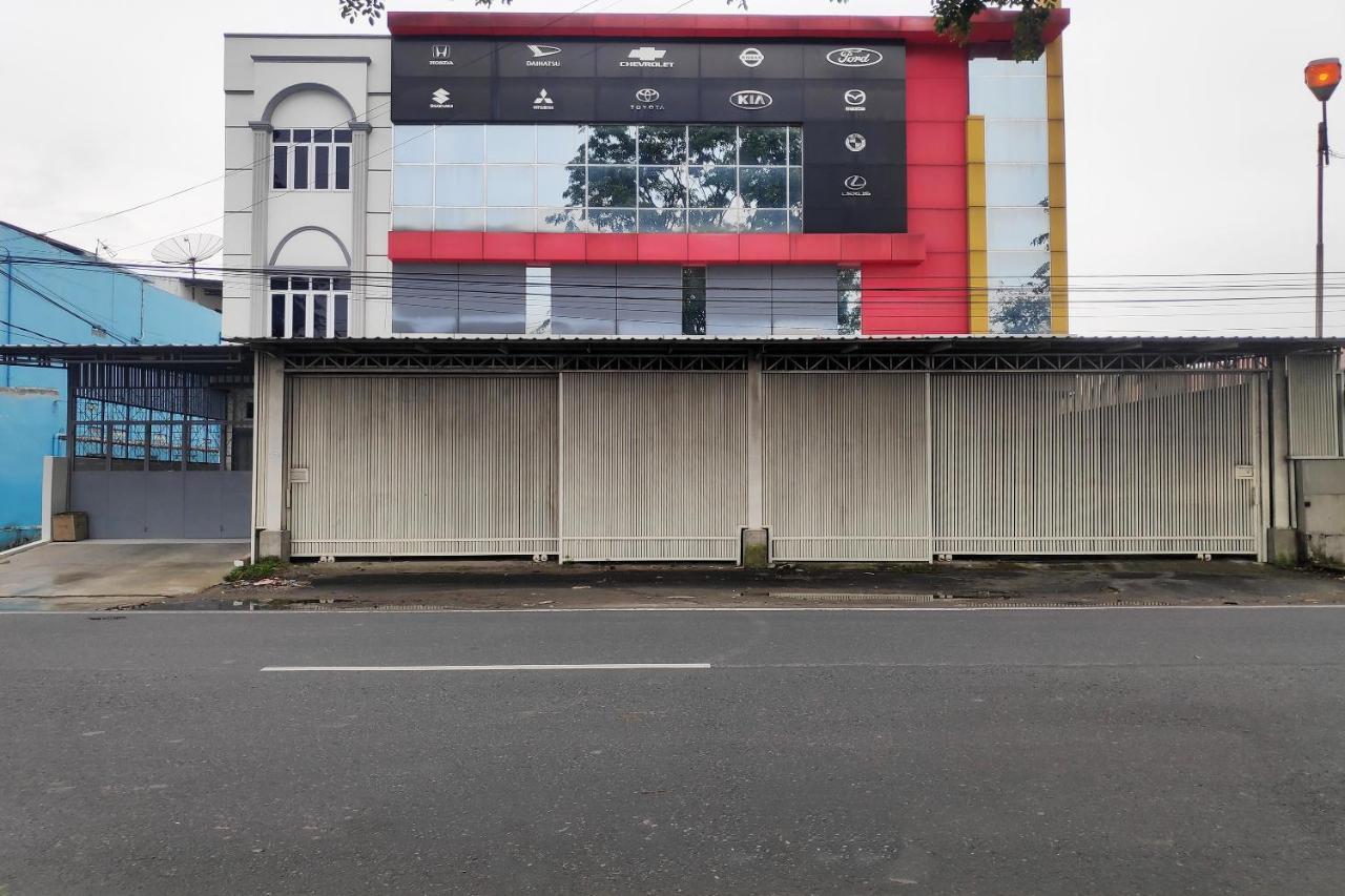 Oyo 90015 Platinum Guest House Medan Exterior photo