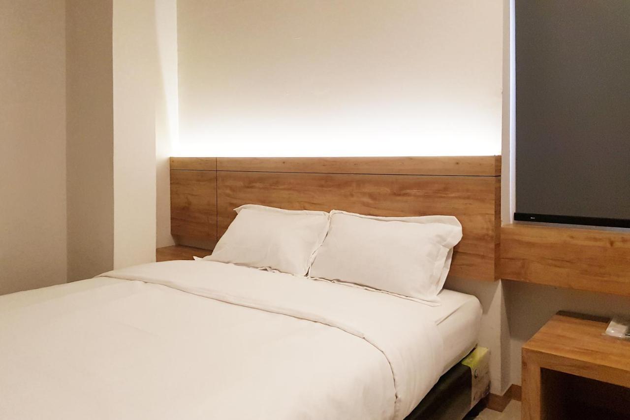 Oyo 90015 Platinum Guest House Medan Exterior photo